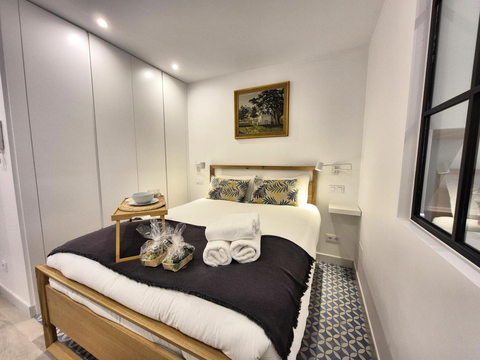 Apartamentos Plaza De Espana Madrid Exterior photo